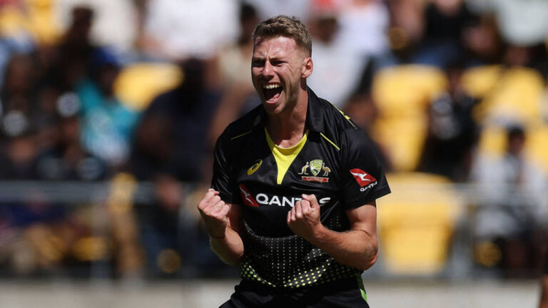 Australia opt to bat, Meredith called in, Soumya returns – آسٹریلیا نے بیٹنگ کا فیصلہ کیا، میریڈتھ کو بلایا گیا، سومیا کی واپسی