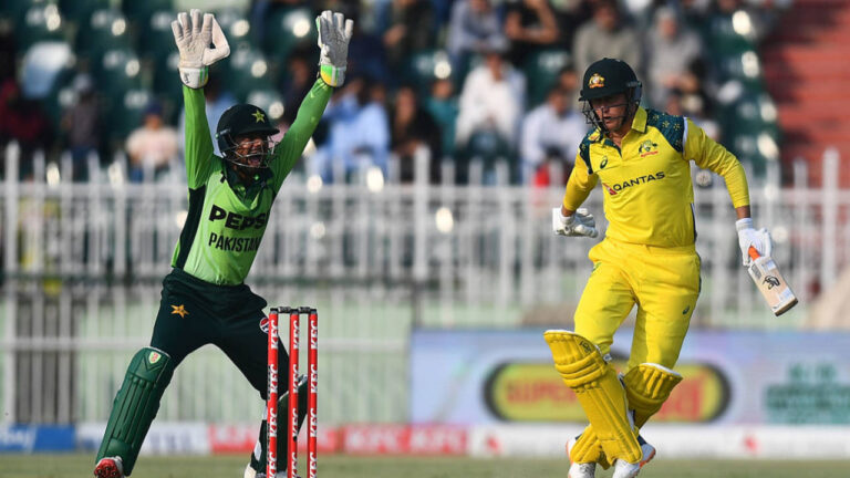 Pakistan bowl; Australia bring in Zampa for Stanlake – دوسرا ون ڈے